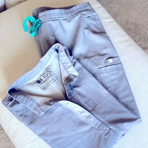 Figs Women’s Graphite Scrub Set